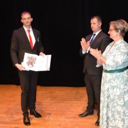 SLÁVNOSTNÉ ODOVZDÁVANIE MATURITNÝCH VYSVEDČENÍ