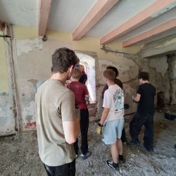 Žiaci I. SA čistili grófsku pivnicu vo Finticiach