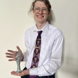 Tvorca trofeje na E-športový turnaj SPŠE