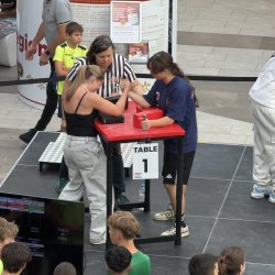 Súťaž v armwrestlingu
